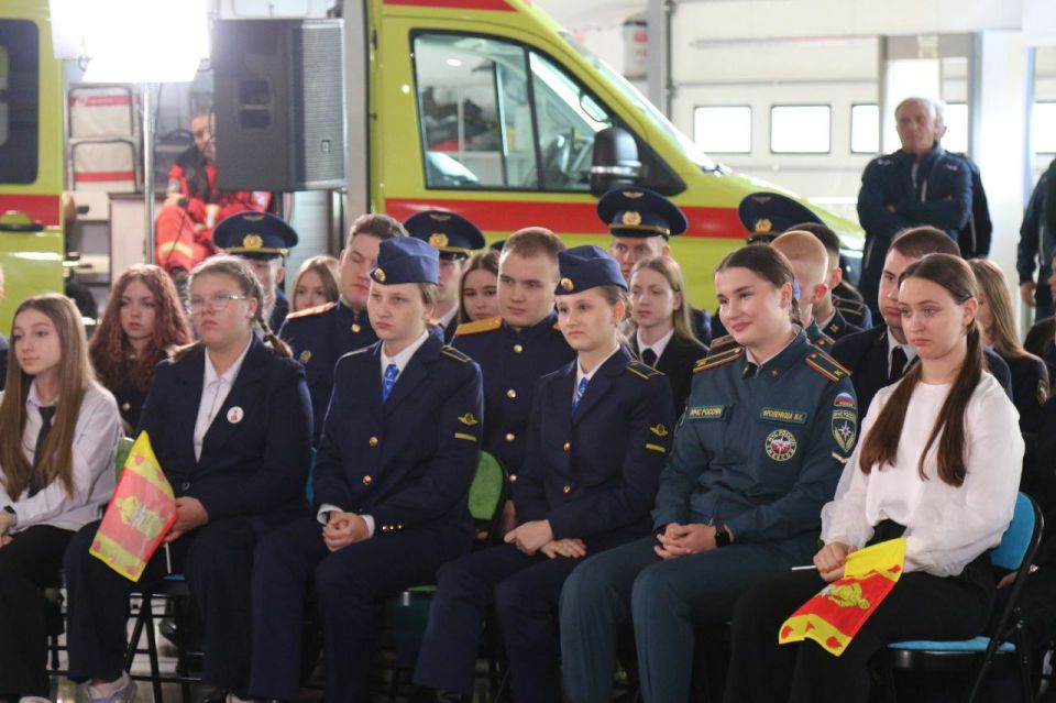 В Санкт-Петербурге сотрудники Следственного комитета Российской Федерации и курсанты встретились с защитниками Отечества В Санкт-Петербурге сотрудники Следственного комитета Российской Федерации и курсанты встретились с защитниками Отечества