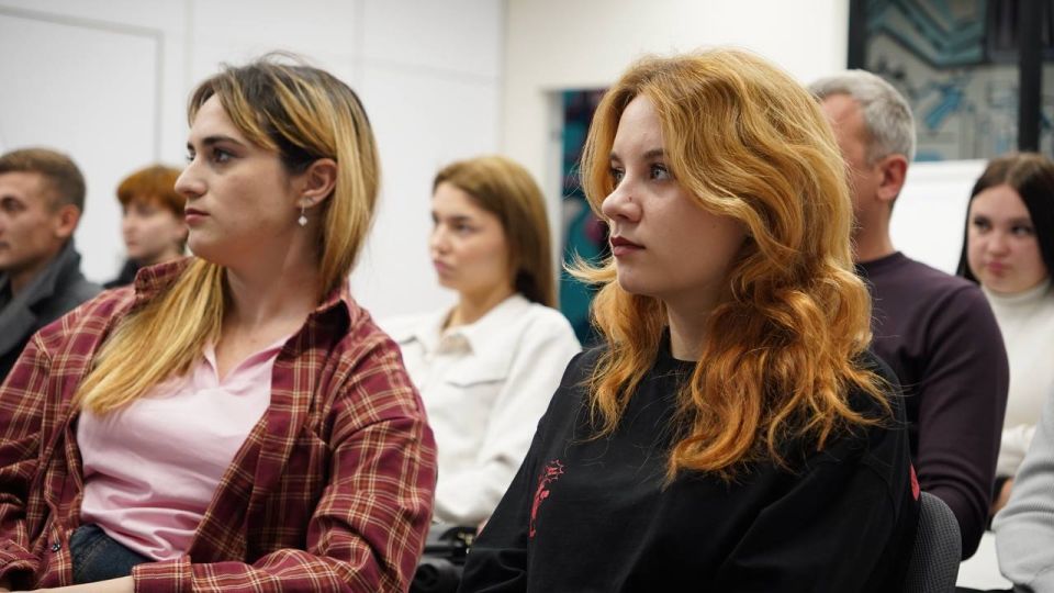 Как здорово, что все мы здесь сегодня собрались Как здорово, что все мы здесь сегодня собрались