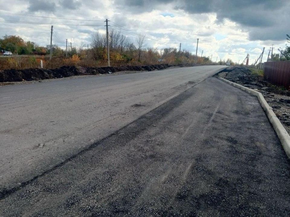 Регион-шеф завершает капитальный ремонт автодороги в городе Ровеньки Регион-шеф завершает капитальный ремонт автодороги в городе Ровеньки