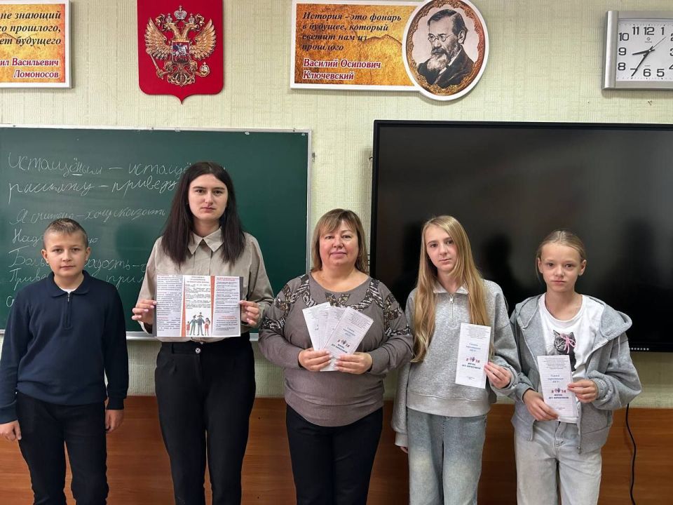 Члены УИК и Молодёжной избирательной комиссии Старобельского района провели антинаркотическую акцию Члены УИК и Молодёжной избирательной комиссии Старобельского района провели антинаркотическую акцию