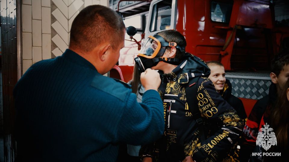 Не просто экскурсия: воспитанники «Зари» провели день с настоящими героями! Не просто экскурсия: воспитанники «Зари» провели день с настоящими героями!