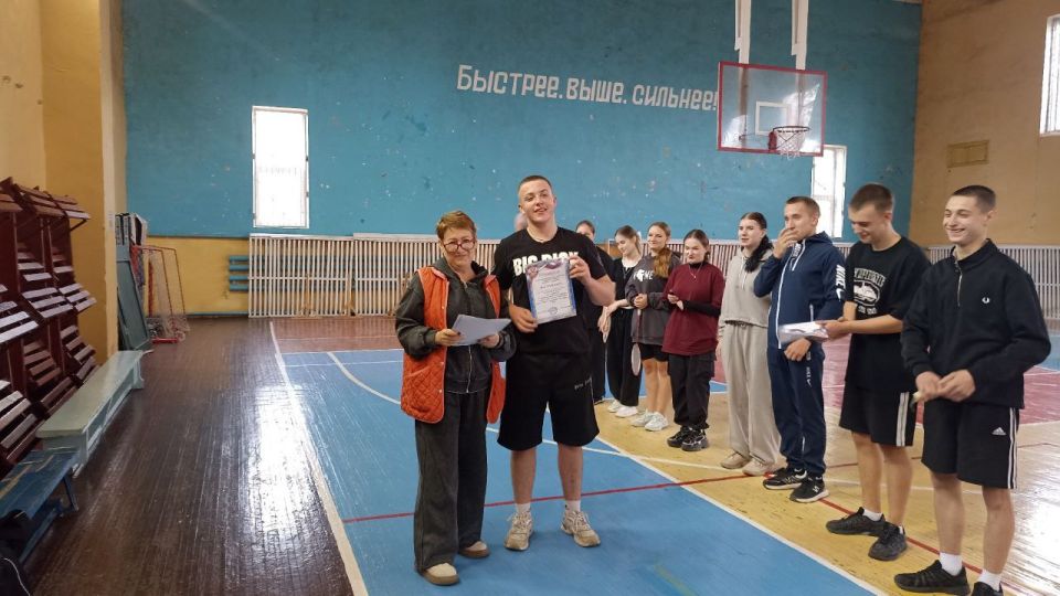 На базе спортзала «Кристалл» Петровского комплекса спортивных сооружений прошли соревнования по бадминтону, в зачёт Спартакиады 2025-2026 годов, среди учебных заведений города Петровское На базе спортзала «Кристалл» Петровского комплекса спортивных сооружений прошли соревнования по бадминтону, в зачёт Спартакиады 2025-2026 годов, среди учебных заведений города Петровское
