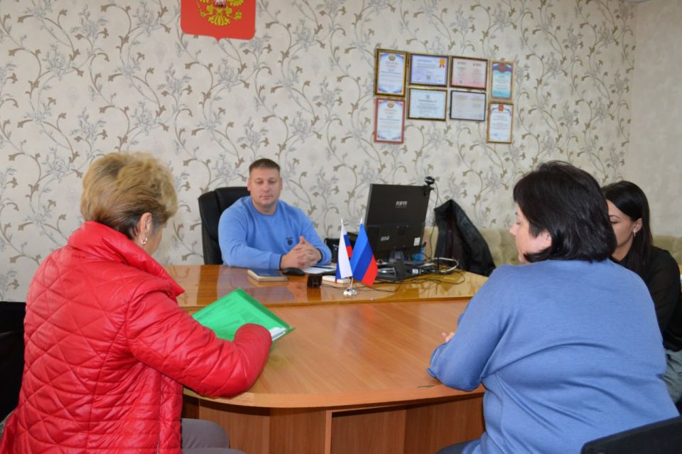 Главный архитектор Администрации Старобельского муниципального округа Жиряк Николай Владимирович провёл личный приём граждан