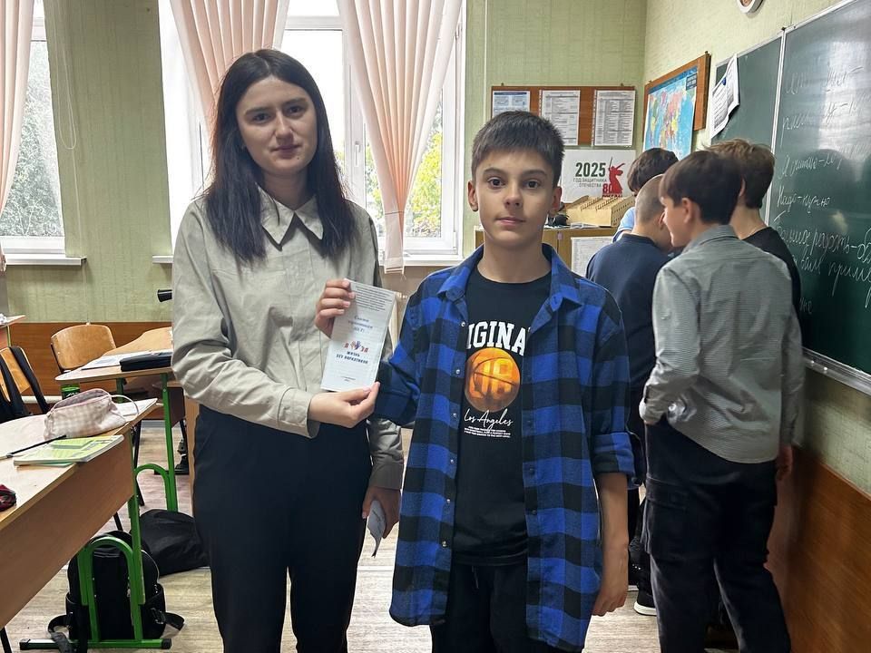 Члены УИК и Молодёжной избирательной комиссии Старобельского района провели антинаркотическую акцию Члены УИК и Молодёжной избирательной комиссии Старобельского района провели антинаркотическую акцию