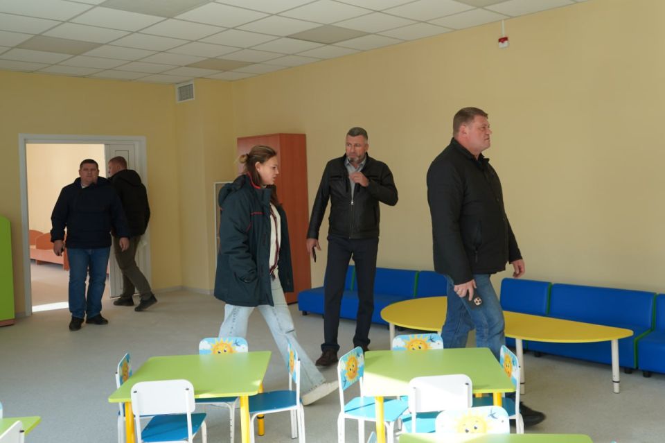 Андрей Сухачев: В завершение визита заместителя министра строительства и ЖКХ Красноярского края Юрия Шестопалова посетили с ним Бирюковскую школу Андрей Сухачев: В завершение визита заместителя министра строительства и ЖКХ Красноярского края Юрия Шестопалова посетили с ним Бирюковскую школу