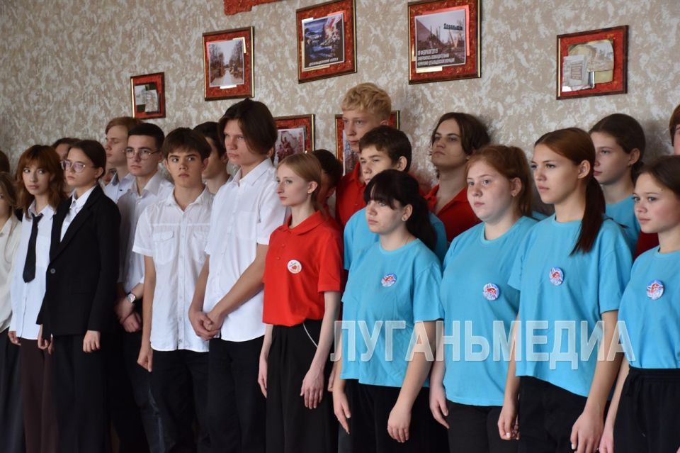 В Перевальске состоялось открытие выставки «Герои и подвиги: Мои земляки — Герои России» В Перевальске состоялось открытие выставки «Герои и подвиги: Мои земляки — Герои России»