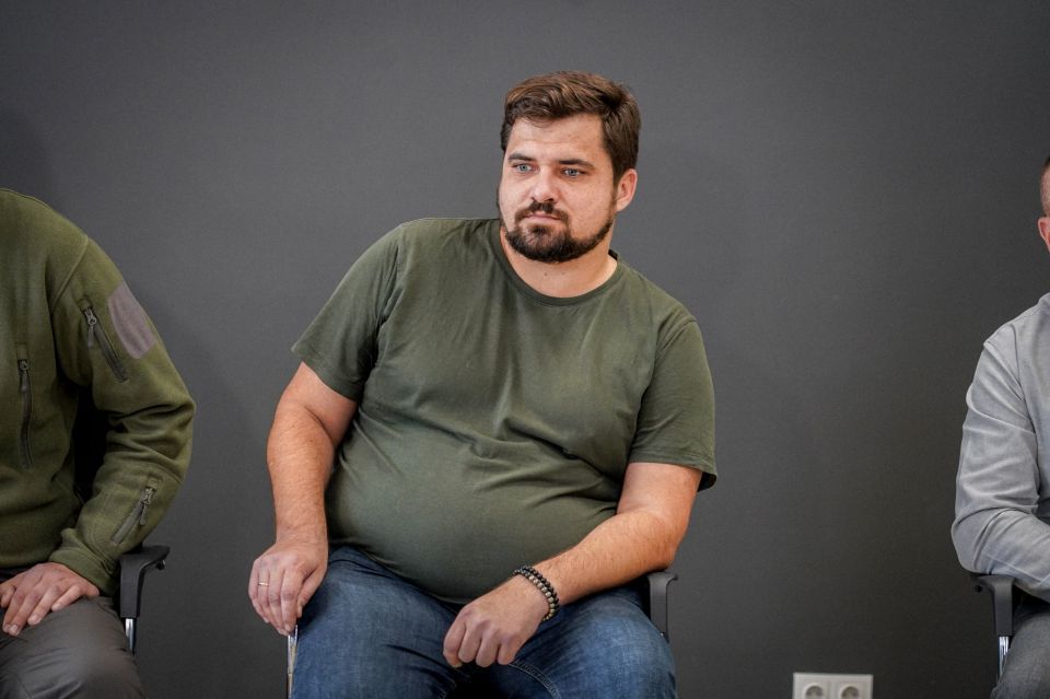 О важном – об отцах!. В Молодежном центре «Квартира» прошли «Диалоги с Героями» – проект, в рамках которого ветераны и действующие участники СВО общаются с молодежью в живом, открытом диалоге О важном – об отцах!. В Молодежном центре «Квартира» прошли «Диалоги с Героями» – проект, в рамках которого ветераны и действующие участники СВО общаются с молодежью в живом, открытом диалоге