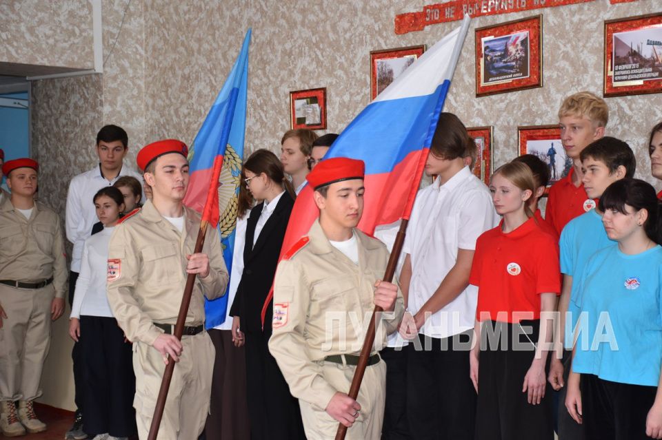 В Перевальске состоялось открытие выставки «Герои и подвиги: Мои земляки — Герои России» В Перевальске состоялось открытие выставки «Герои и подвиги: Мои земляки — Герои России»