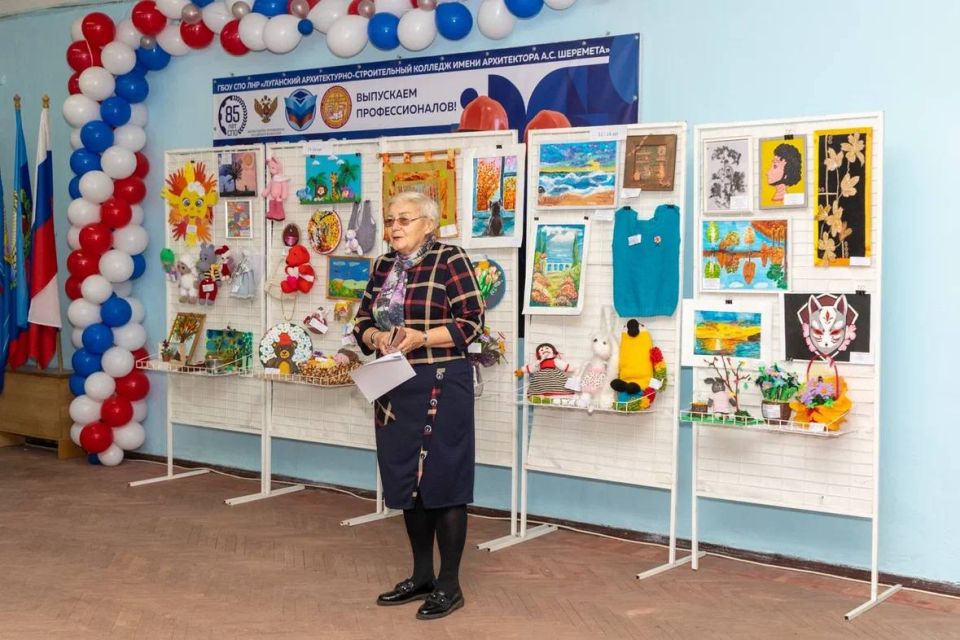 Выставка-конкурс «Лучики света» состоялась в Луганске Выставка-конкурс «Лучики света» состоялась в Луганске