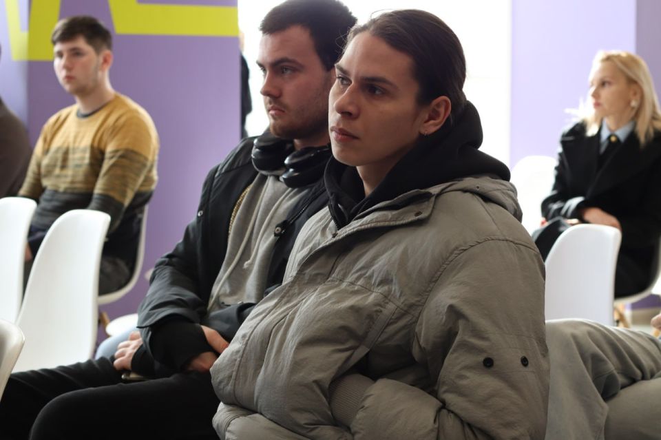 Профилактика ДТП. Сотрудники ГИБДД, медики и спасатели объединились, чтобы донести до молодежи важность соблюдения ПДД В Луганске провели краш-курс «В дорожной безопасности – начни с себя!», организованный сотрудниками ГИБДД... Профилактика ДТП. Сотрудники ГИБДД, медики и спасатели объединились, чтобы донести до молодежи важность соблюдения ПДД В Луганске провели краш-курс «В дорожной безопасности – начни с себя!», организованный сотрудниками ГИБДД...