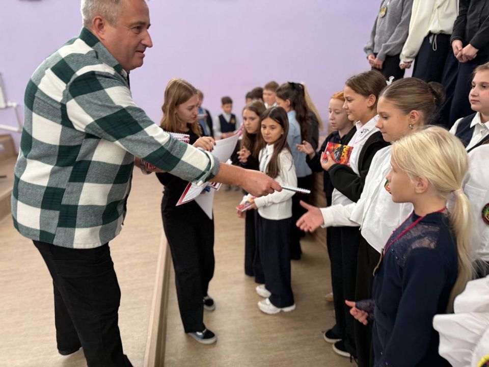 Константин Бутримов: В Брянковской школе № 9 открылся Авиаконструкторский кружок в рамках проекта «Выбирай своё» Константин Бутримов: В Брянковской школе № 9 открылся Авиаконструкторский кружок в рамках проекта «Выбирай своё»