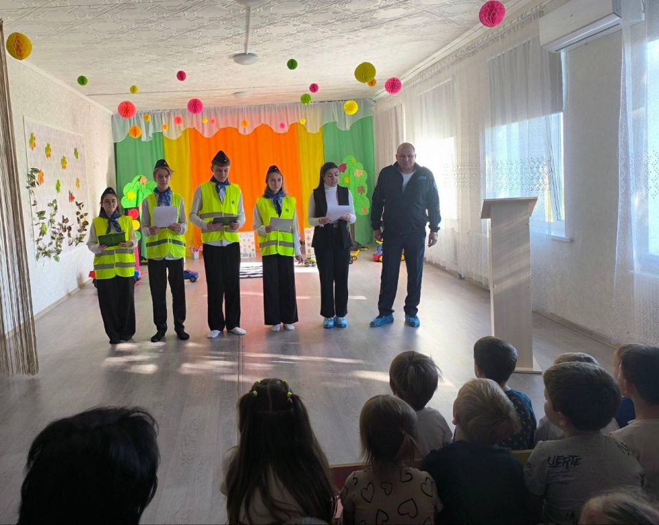 Сотрудники Госавтоинспекции побывали в гостях у дошколят Сотрудники Госавтоинспекции побывали в гостях у дошколят