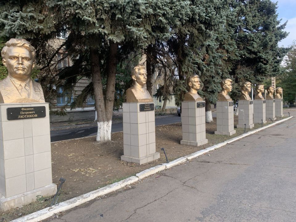 Сергей Козенко: В городе Молодогвардейске завершены работы по реставрации бюстов героев легендарной подпольной организации «Молодая гвардия» Сергей Козенко: В городе Молодогвардейске завершены работы по реставрации бюстов героев легендарной подпольной организации «Молодая гвардия»