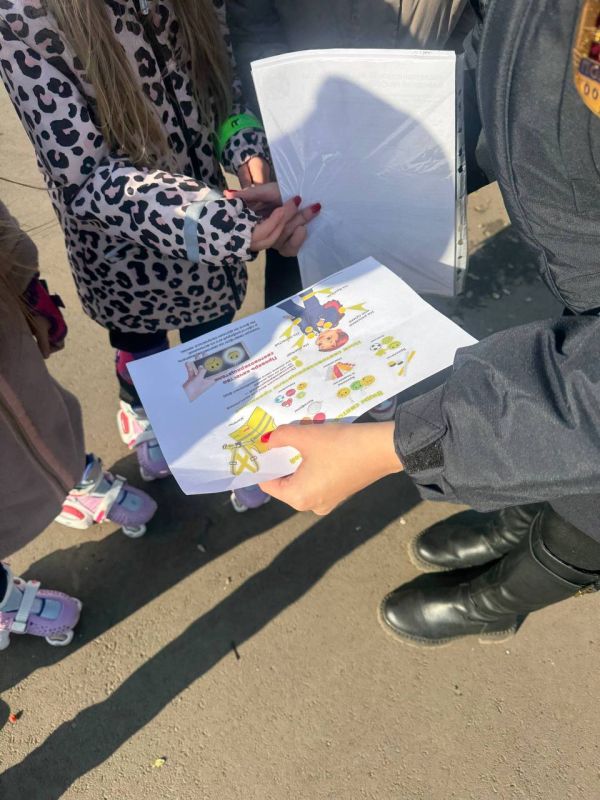 Сотрудники ОГИБДД ОМВД России «Краснодонский»провели акцию «Засветись!» Сотрудники ОГИБДД ОМВД России «Краснодонский»провели акцию «Засветись!»