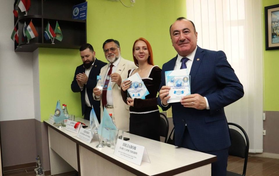 В Луганске стартовал грантовый проект «Клуб общественной дипломатии «Дружба народов» В Луганске стартовал грантовый проект «Клуб общественной дипломатии «Дружба народов»
