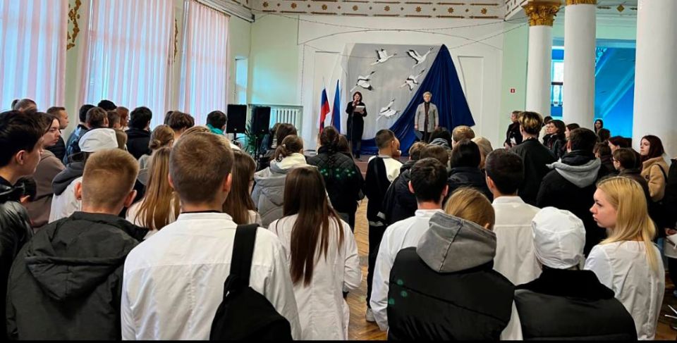 Во Дворце культуры им. Горького пгт Крепенский состоялся торжественный митинг-реквием «Зов белых журавлей» Во Дворце культуры им. Горького пгт Крепенский состоялся торжественный митинг-реквием «Зов белых журавлей»