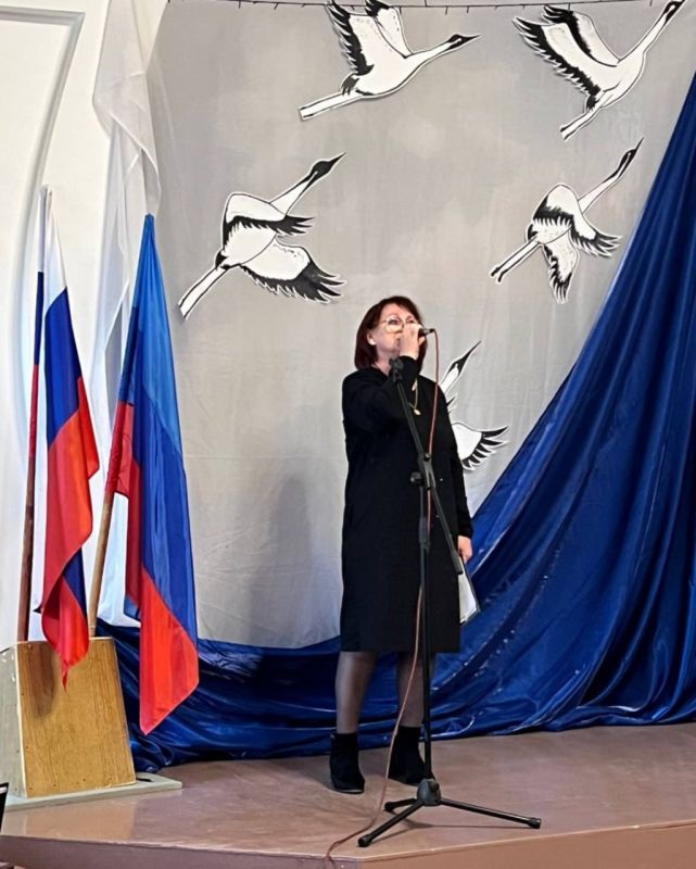 Во Дворце культуры им. Горького пгт Крепенский состоялся торжественный митинг-реквием «Зов белых журавлей» Во Дворце культуры им. Горького пгт Крепенский состоялся торжественный митинг-реквием «Зов белых журавлей»