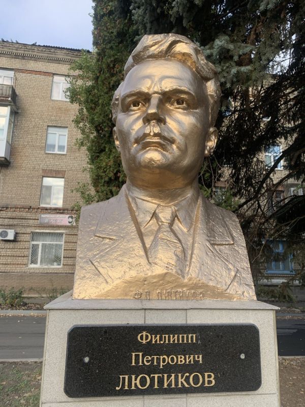 Сергей Козенко: В городе Молодогвардейске завершены работы по реставрации бюстов героев легендарной подпольной организации «Молодая гвардия» Сергей Козенко: В городе Молодогвардейске завершены работы по реставрации бюстов героев легендарной подпольной организации «Молодая гвардия»
