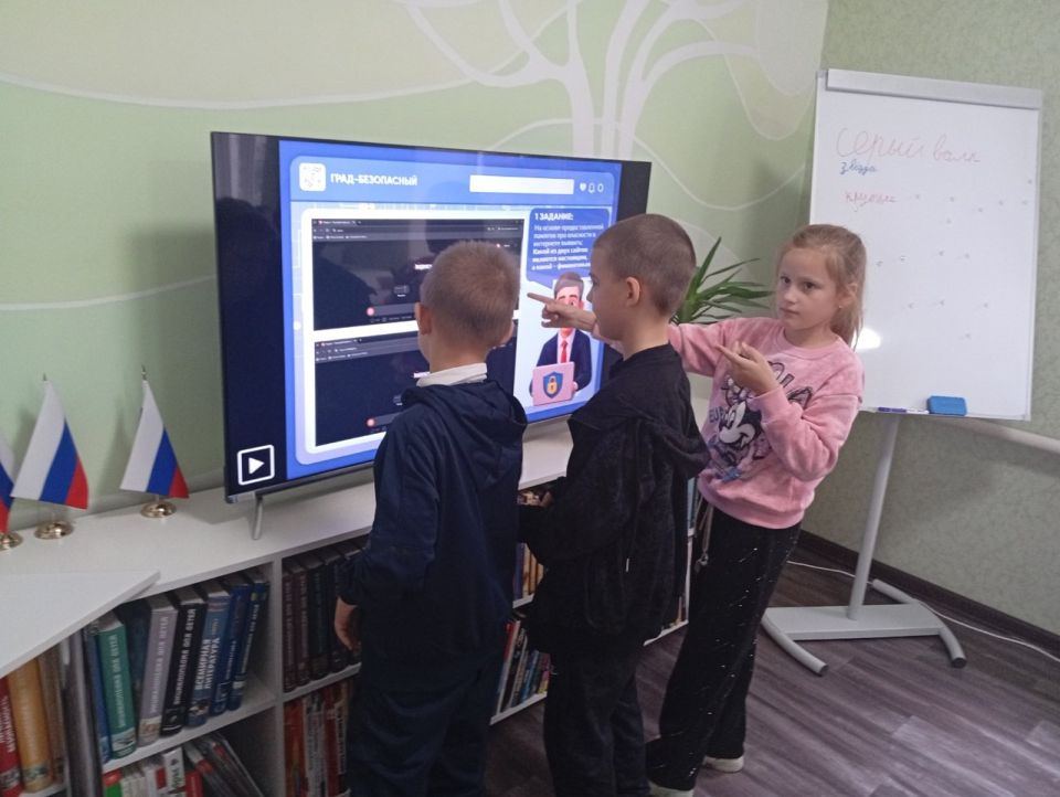 В Лутугинской районной библиотеке для детей прошла ярмарка профессий будущего В Лутугинской районной библиотеке для детей прошла ярмарка профессий будущего