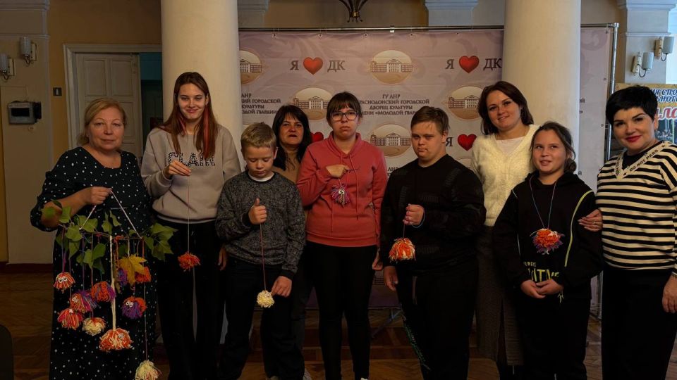 В Краснодоне состоялся мастер – класс для детей с особенностями здоровья В Краснодоне состоялся мастер – класс для детей с особенностями здоровья