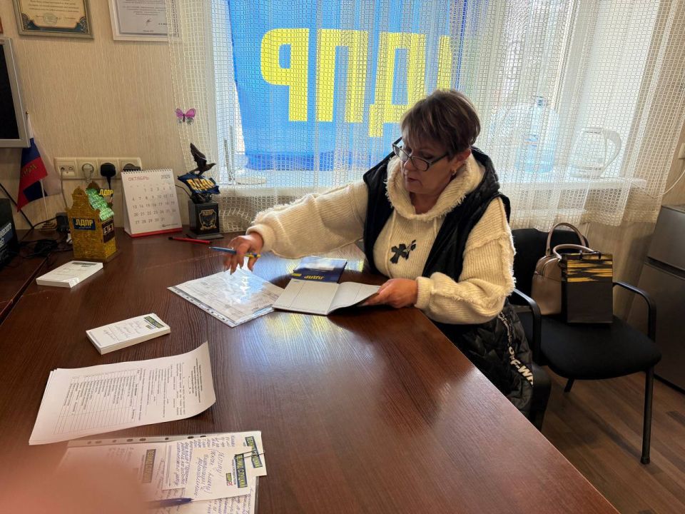 В субботу, 18 октября в офисе Стахановского отделения ЛДПР состоялся прием граждан, который провели депутаты Совета городского округа г. Стаханов Светлана Бобрусь и Наталья Бердникова, при участии Людмилы Клёповой -... В субботу, 18 октября в офисе Стахановского отделения ЛДПР состоялся прием граждан, который провели депутаты Совета городского округа г. Стаханов Светлана Бобрусь и Наталья Бердникова, при участии Людмилы Клёповой -...