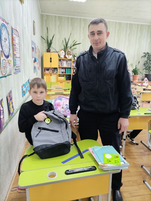 "Засветись! Будь заметным на дороге!": Новопсковские автоинспекторы провели профилактические беседы с учениками "Засветись! Будь заметным на дороге!": Новопсковские автоинспекторы провели профилактические беседы с учениками