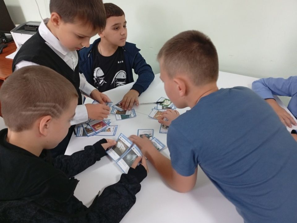 В Лутугинской районной библиотеке для детей прошла ярмарка профессий будущего В Лутугинской районной библиотеке для детей прошла ярмарка профессий будущего