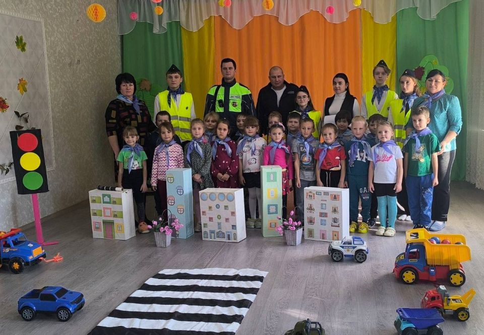 Сотрудники Госавтоинспекции побывали в гостях у дошколят
