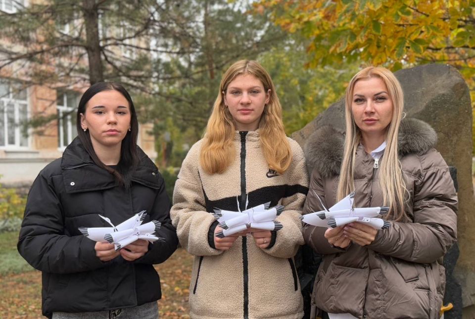 Память, Живущая в Бумажных Крыльях Память, Живущая в Бумажных Крыльях