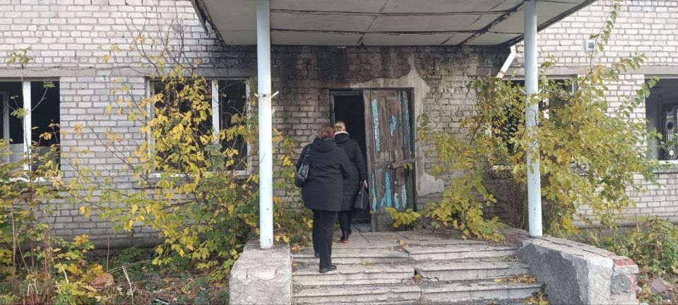 Сотрудники отдела культуры, спорта и молодёжной политики совместно с представителями ОМВД России «Ровеньковский» и «Семейный центр» г. Ровеньки с целью профилактики чрезвычайных происшествий с несовершеннолетними побывали на... Сотрудники отдела культуры, спорта и молодёжной политики совместно с представителями ОМВД России «Ровеньковский» и «Семейный центр» г. Ровеньки с целью профилактики чрезвычайных происшествий с несовершеннолетними побывали на...