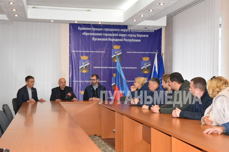 Делегация представителей региона-шефа Иркутской области посетила Кировск с рабочим визитом Делегация представителей региона-шефа Иркутской области посетила Кировск с рабочим визитом