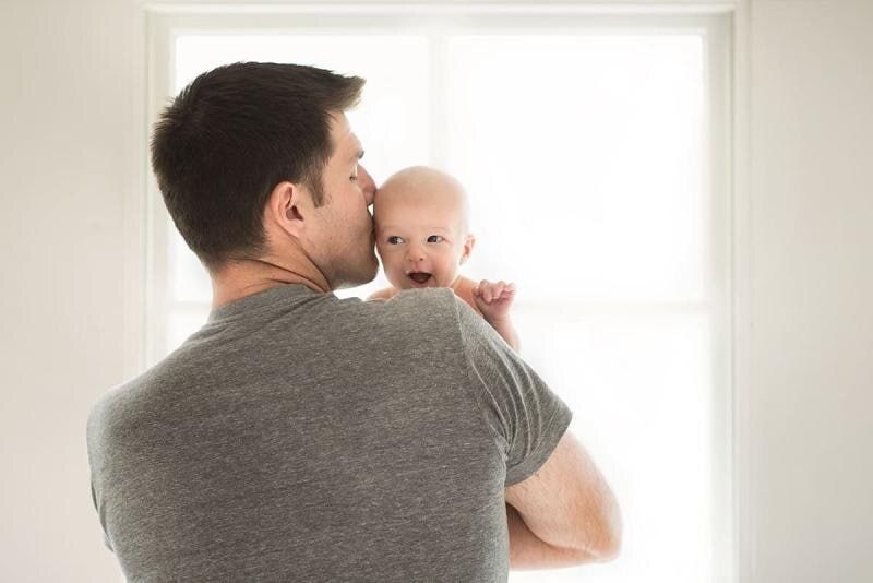 Более 180 проживающих в ЛНР мужчин с начала года оформили отпуск по уходу за малышом до 1,5 лет