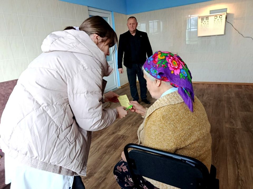 По инициативе «Единой России» в поселках ЛНР проходят выездные медосмотры и приемы врачей из регионов-шефов По инициативе «Единой России» в поселках ЛНР проходят выездные медосмотры и приемы врачей из регионов-шефов
