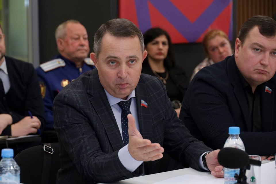 Василий Леонов: расширенные заседания – эффективная площадка для оперативного решения проблемных вопросов, поступающих от граждан Василий Леонов: расширенные заседания – эффективная площадка для оперативного решения проблемных вопросов, поступающих от граждан