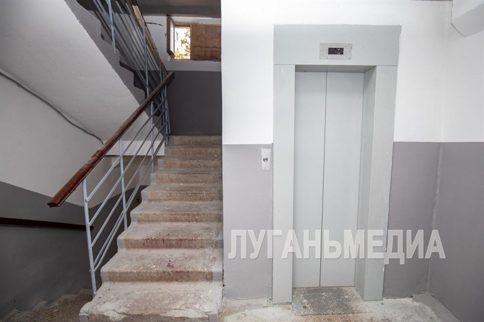 Единая управляющая компания ремонтирует входные группы подъездов многоквартирных домов Луганска Единая управляющая компания ремонтирует входные группы подъездов многоквартирных домов Луганска