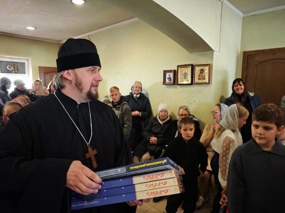Подарки ко дню рождения Воскресной школы от КСВО ЛНР Подарки ко дню рождения Воскресной школы от КСВО ЛНР