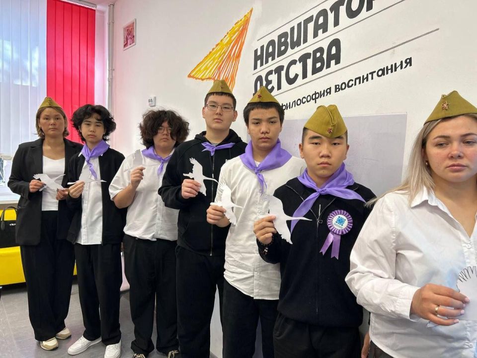 Школьники Нижнего Нагольчика и Калмыкии почтили память павших героев Школьники Нижнего Нагольчика и Калмыкии почтили память павших героев