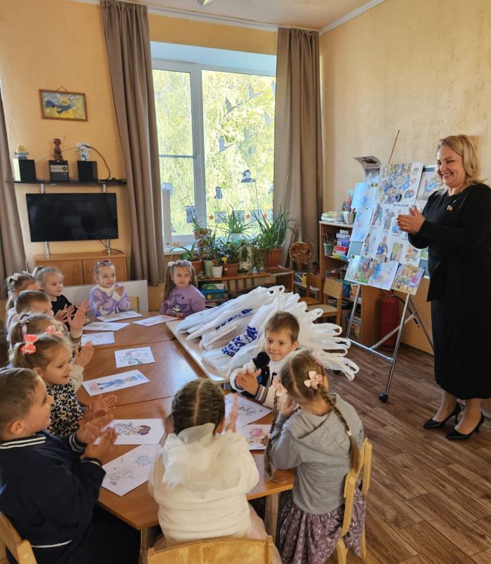 В луганских детских садах продолжается профориентационный конкурс рисунков в рамках проекта «Выбирай своё» В луганских детских садах продолжается профориентационный конкурс рисунков в рамках проекта «Выбирай своё»