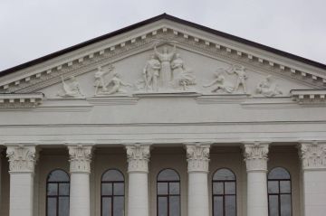 На фасад Краснодонского ДК имени «Молодой гвардии» «вернулись» отреставрированные декоративные скульптуры