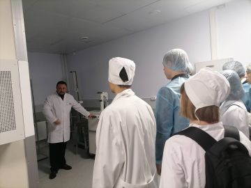 В Краснодонской многопрофильной больнице прошел День открытых дверей для школьников
