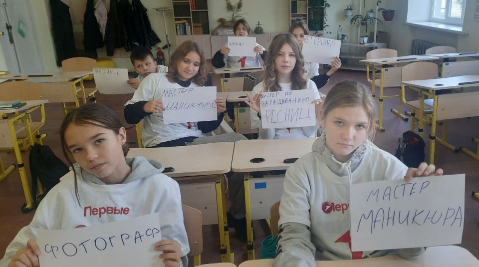 Первые ГБОУ ЛНР "Рубежанская ОШ № 3" приняли участие в профориентационном мероприятии "Найди себя в этом мире" Первые ГБОУ ЛНР "Рубежанская ОШ № 3" приняли участие в профориентационном мероприятии "Найди себя в этом мире"