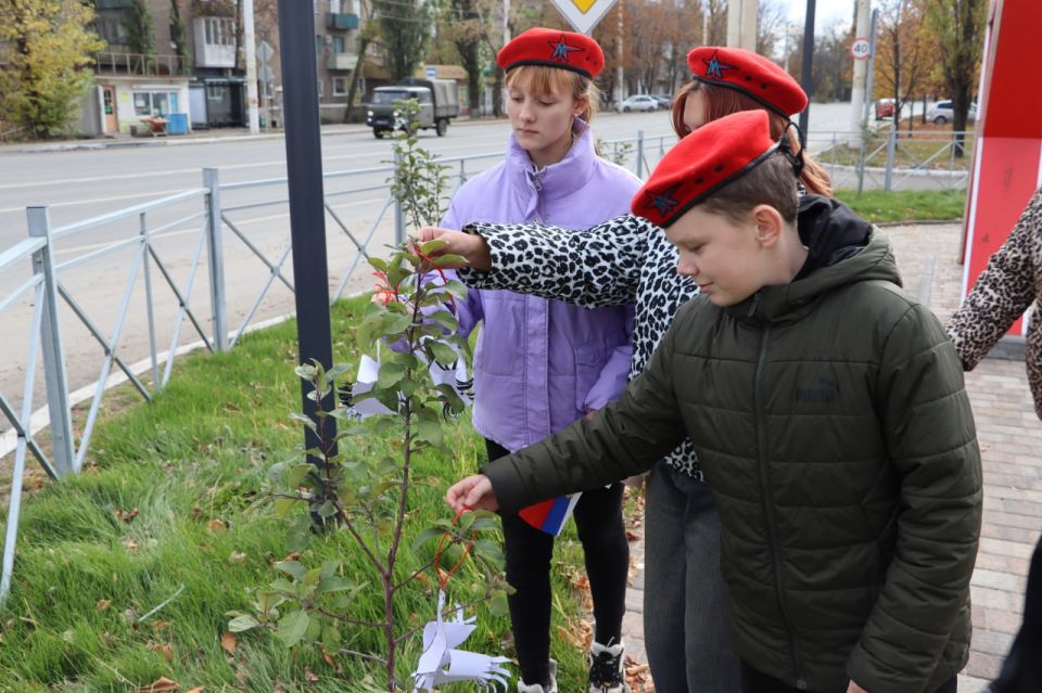 В Стаханове прошла акция памяти ко Дню белых журавлей В Стаханове прошла акция памяти ко Дню белых журавлей