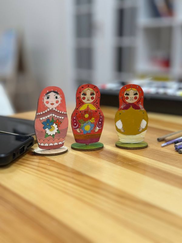 Русские матрешки. В преддверии дня русской матрешки на базе МБУ «Музей истории города Ровеньки» прошел особенный творческий мастер-класс по росписи матрешек для учащихся МБУ ДО «Детская художественная школа г. Ровеньки» Русские матрешки. В преддверии дня русской матрешки на базе МБУ «Музей истории города Ровеньки» прошел особенный творческий мастер-класс по росписи матрешек для учащихся МБУ ДО «Детская художественная школа г. Ровеньки»