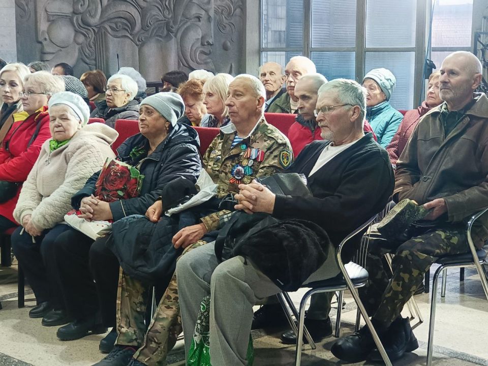 Летят в бессмертье журавли… Летят в бессмертье журавли…