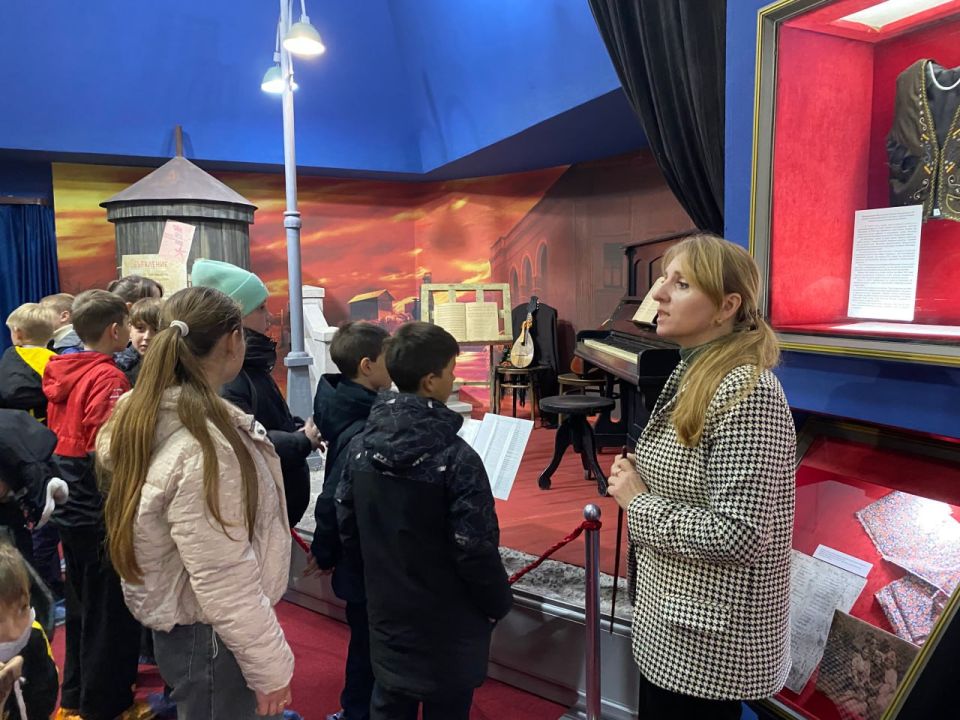 Сохранение памяти о «Молодой гвардии» не только дань уважения героям прошлого, это возможность воспитать поколение, способное противостоять вызовам современности – Денис Мирошниченко Сохранение памяти о «Молодой гвардии» не только дань уважения героям прошлого, это возможность воспитать поколение, способное противостоять вызовам современности – Денис Мирошниченко