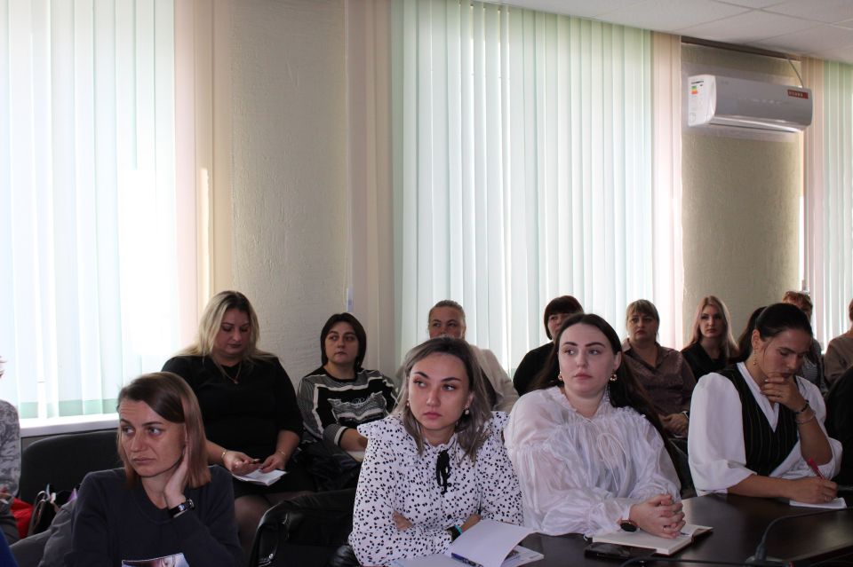 Сегодня в Ровеньках состоялся городской семинар, организованный отделом культуры, спорта и молодёжной политики Сегодня в Ровеньках состоялся городской семинар, организованный отделом культуры, спорта и молодёжной политики