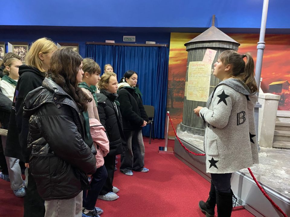 Сохранение памяти о «Молодой гвардии» не только дань уважения героям прошлого, это возможность воспитать поколение, способное противостоять вызовам современности – Денис Мирошниченко Сохранение памяти о «Молодой гвардии» не только дань уважения героям прошлого, это возможность воспитать поколение, способное противостоять вызовам современности – Денис Мирошниченко