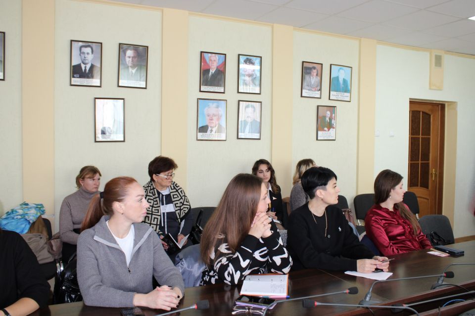 Сегодня в Ровеньках состоялся городской семинар, организованный отделом культуры, спорта и молодёжной политики Сегодня в Ровеньках состоялся городской семинар, организованный отделом культуры, спорта и молодёжной политики