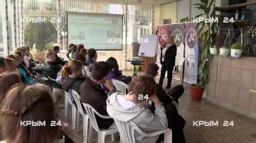 В Форосе проходит восьмая смена «Школы молодого гуманитария»