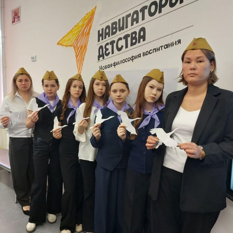 Школьники Нижнего Нагольчика и Калмыкии почтили память павших героев Школьники Нижнего Нагольчика и Калмыкии почтили память павших героев